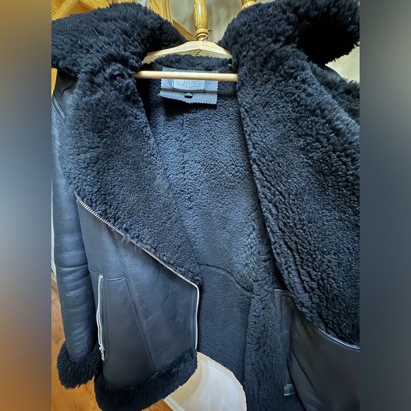 Authentic UGG shearling coat size S - Picture 3 of 3